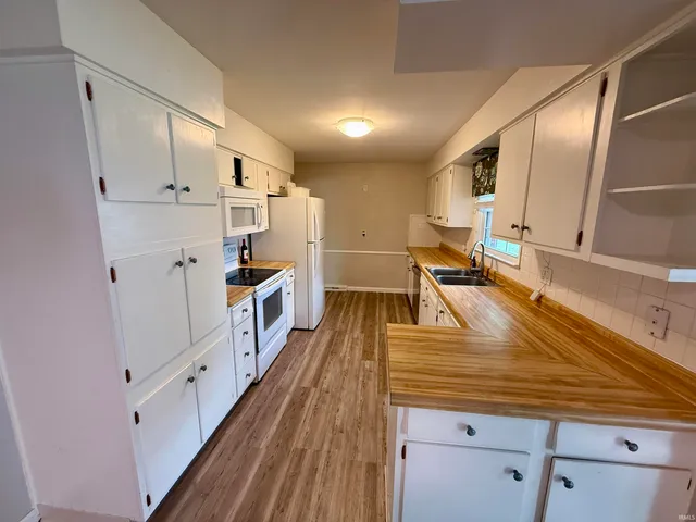 $199,900 | 1212 North Wildwood Lane, Muncie, IN 47304