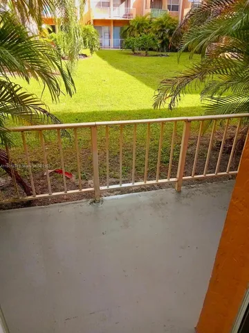 $1,675 | 18051 Northwest 68th Avenue, Unit J102, Hialeah, FL 33015