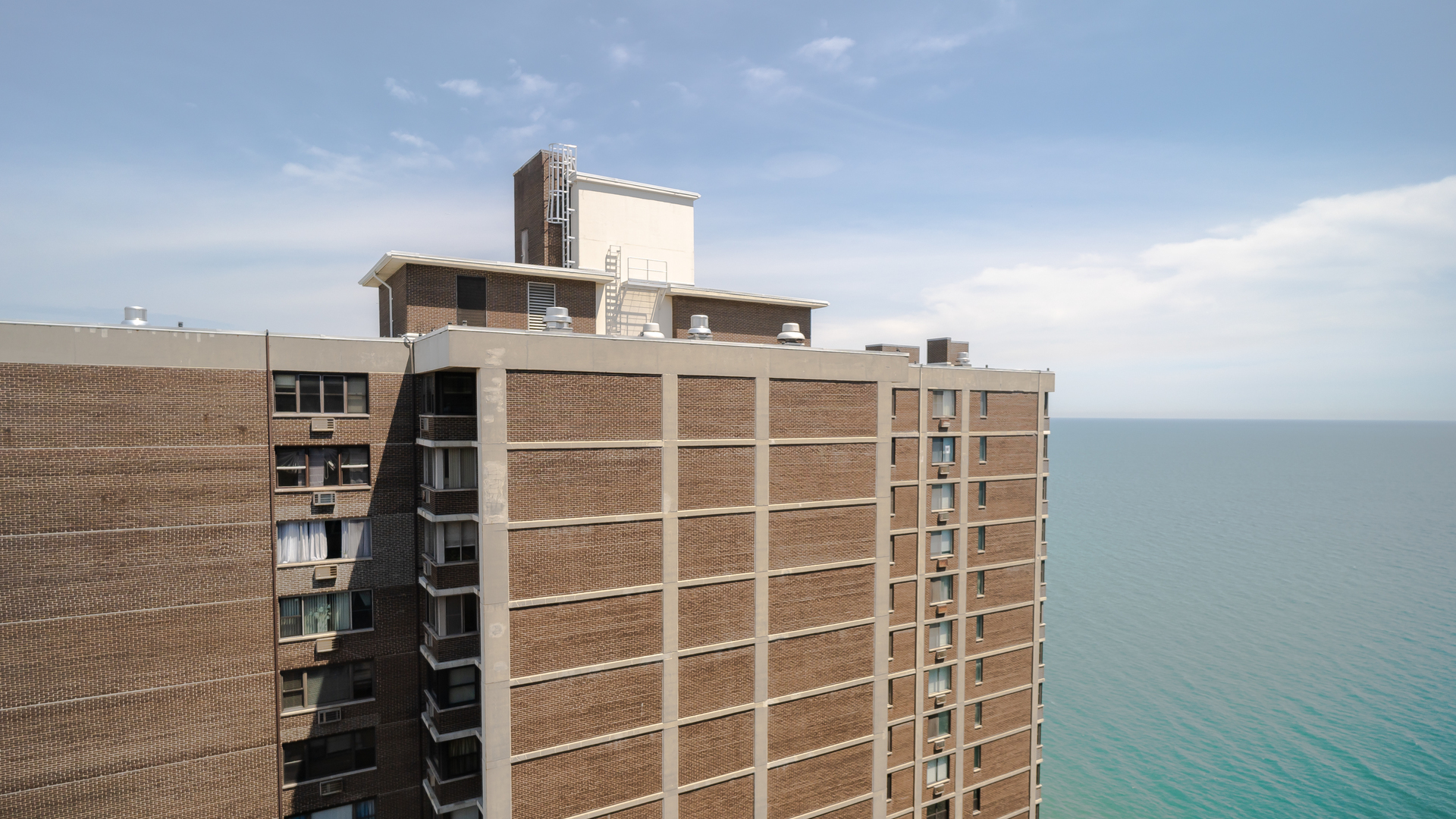 6301 North Sheridan Road, Unit 22B Chicago, IL 60660 - Photo 13 of 14 a front view of a house