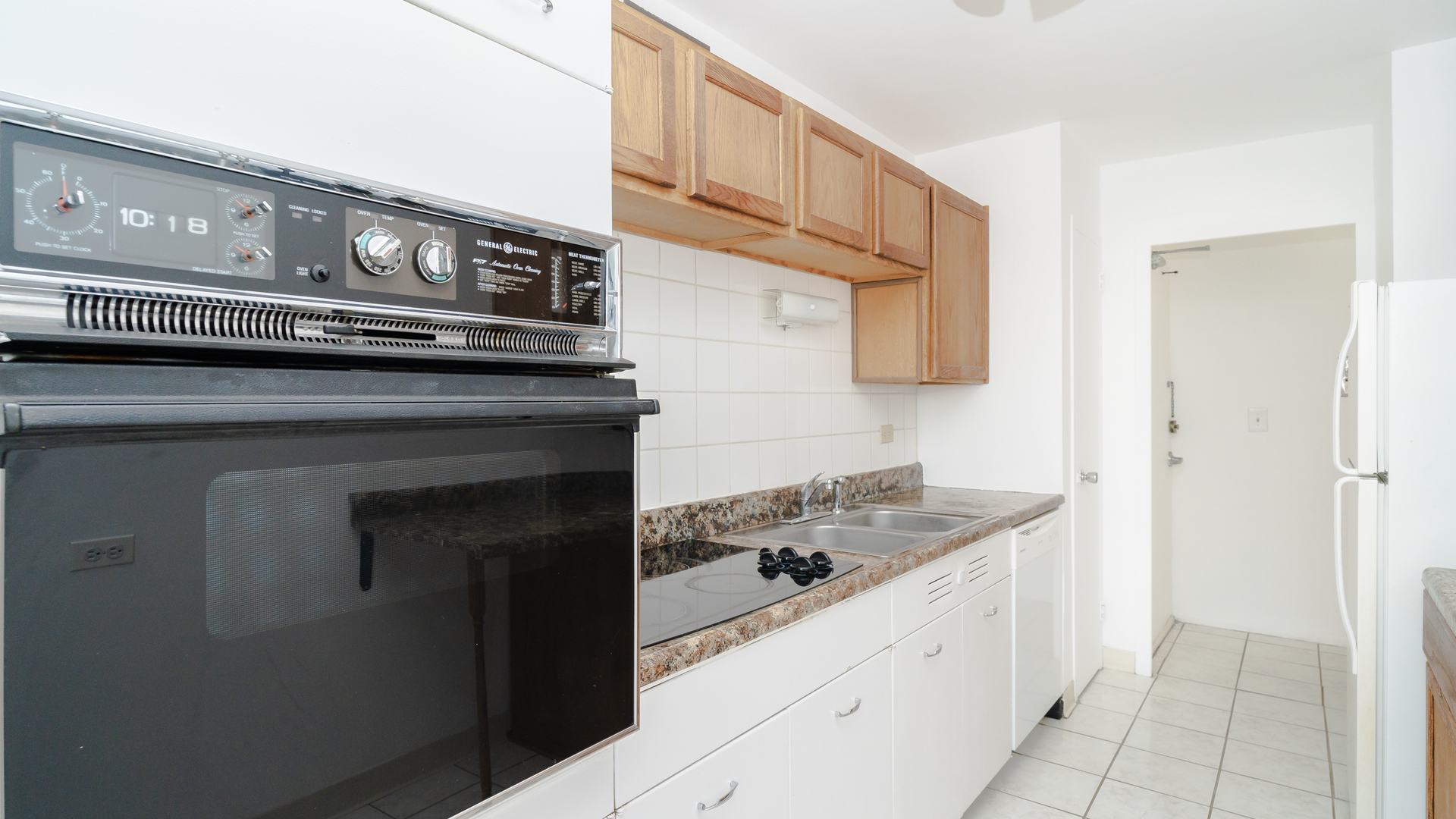 6301 North Sheridan Road, Unit 22B Chicago, IL 60660 - Photo 7 of 14 a kitchen with a stove and cabinets