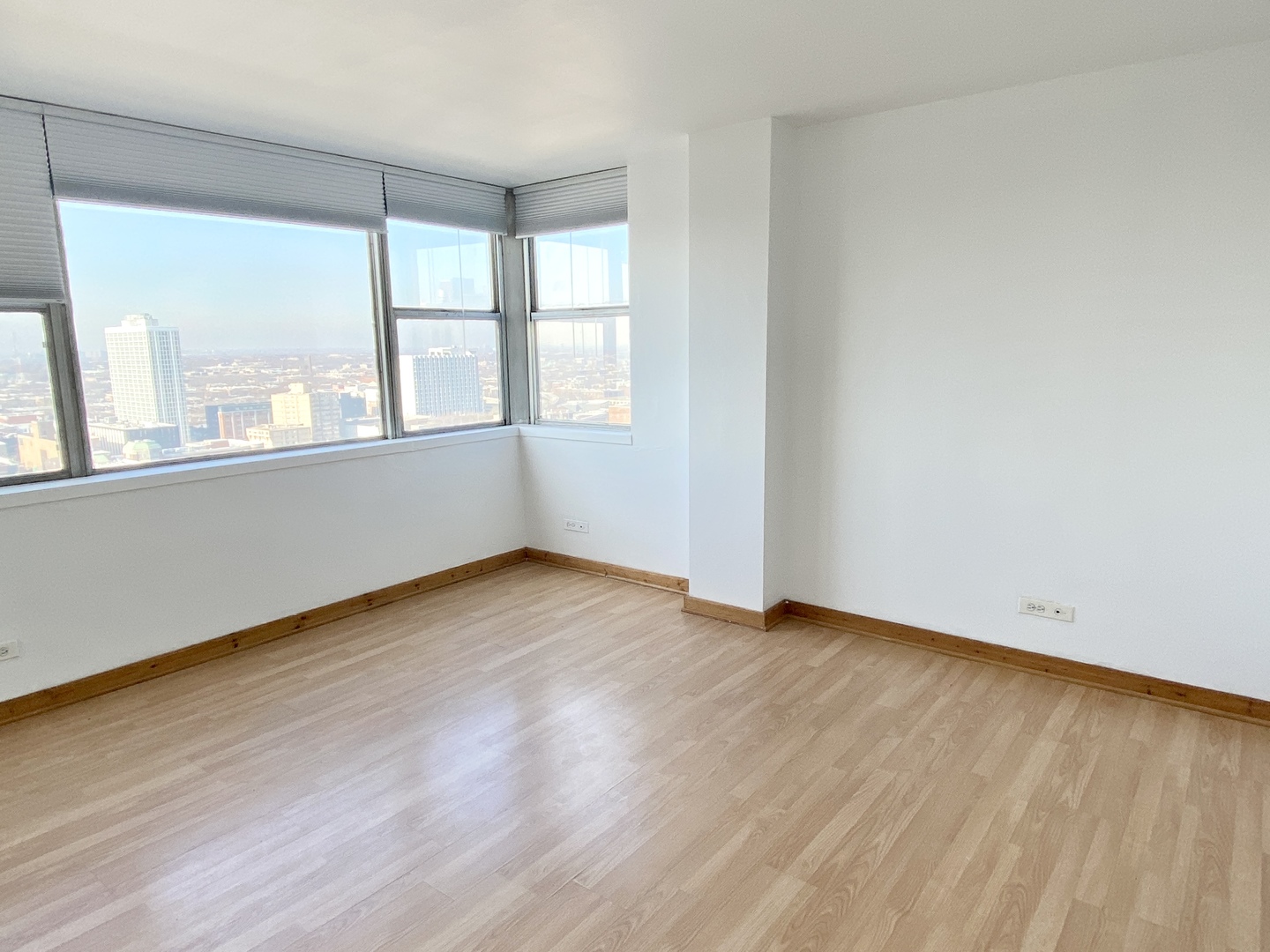 6301 North Sheridan Road, Unit 22B Chicago, IL 60660 - Photo 8 of 14 an empty room with wooden floor and windows