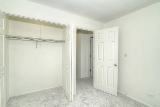 $269,900 | 600 Eastview Court, Unit X1, Schaumburg, IL 60194