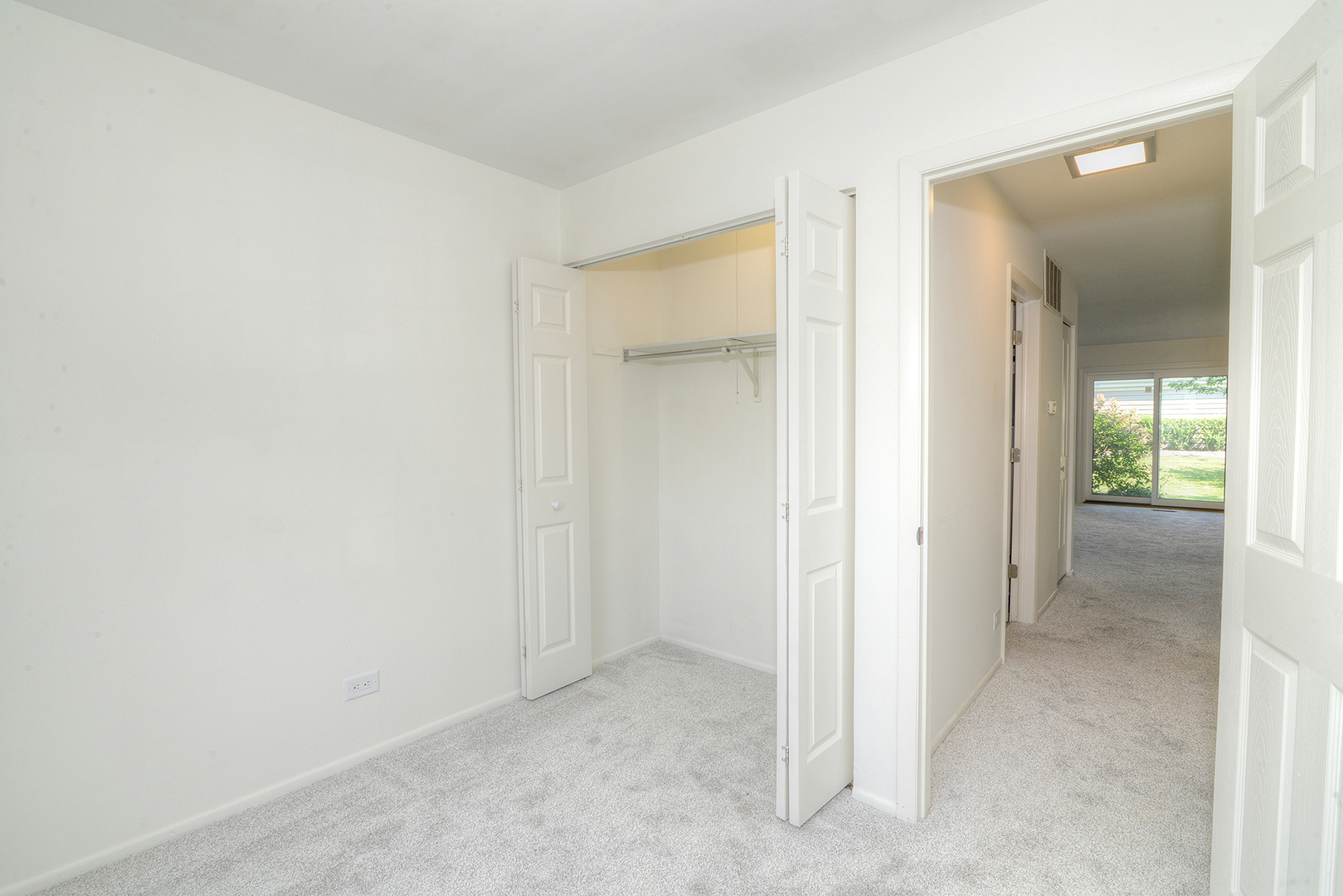 600 Eastview Court, Unit X1 Schaumburg, IL 60194 - Photo 20 of 35 an empty room with a bathroom and a sink