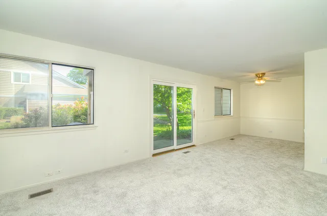 $269,900 | 600 Eastview Court, Unit X1, Schaumburg, IL 60194
