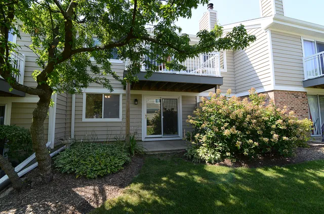 $269,900 | 600 Eastview Court, Unit X1, Schaumburg, IL 60194