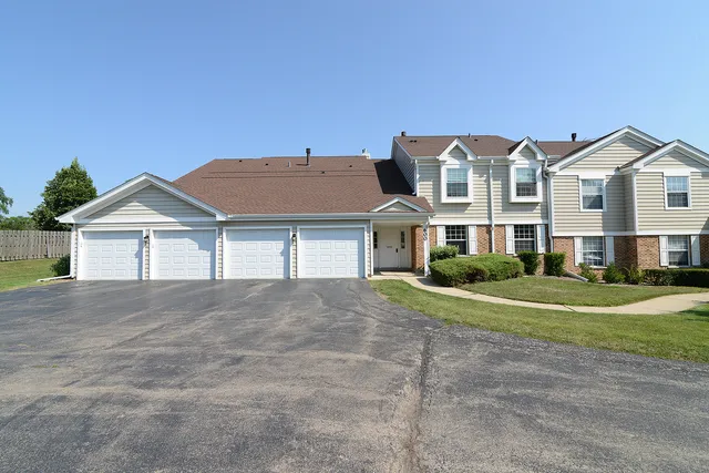 $269,900 | 600 Eastview Court, Unit X1, Schaumburg, IL 60194