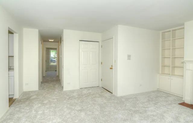 $269,900 | 600 Eastview Court, Unit X1, Schaumburg, IL 60194