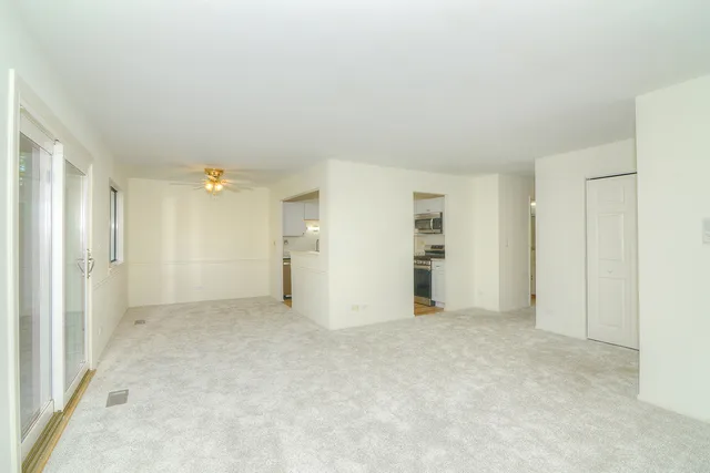 $269,900 | 600 Eastview Court, Unit X1, Schaumburg, IL 60194