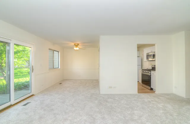 $269,900 | 600 Eastview Court, Unit X1, Schaumburg, IL 60194