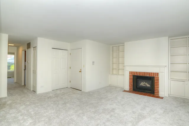 $269,900 | 600 Eastview Court, Unit X1, Schaumburg, IL 60194
