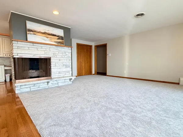 $599,000 | 809 West Lake Avenue, Worthington, MN 56187