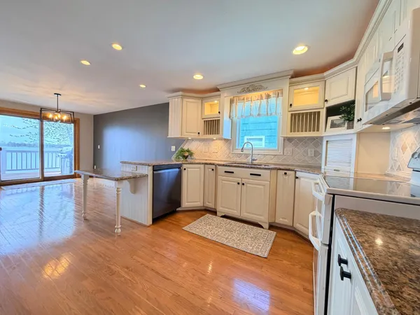 $599,000 | 809 West Lake Avenue, Worthington, MN 56187