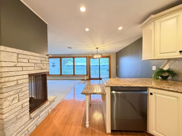 $599,000 | 809 West Lake Avenue, Worthington, MN 56187