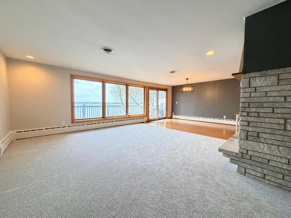 $599,000 | 809 West Lake Avenue, Worthington, MN 56187