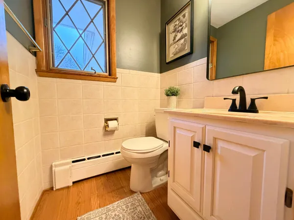 $599,000 | 809 West Lake Avenue, Worthington, MN 56187