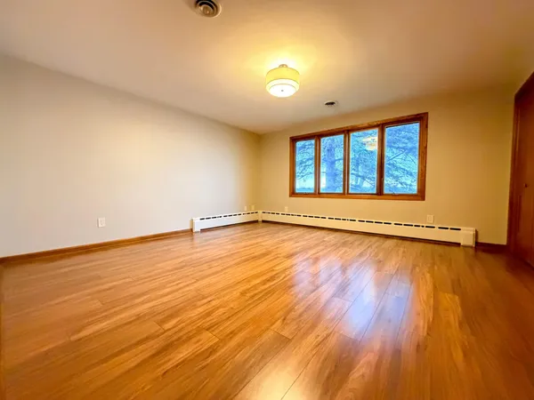$599,000 | 809 West Lake Avenue, Worthington, MN 56187