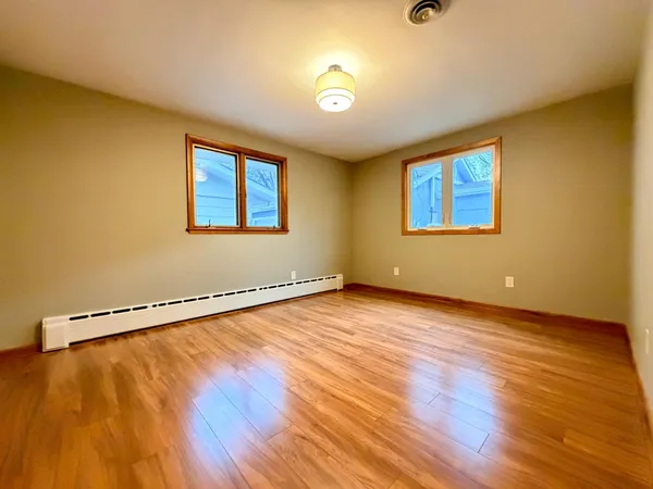 $599,000 | 809 West Lake Avenue, Worthington, MN 56187