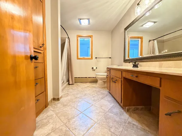 $599,000 | 809 West Lake Avenue, Worthington, MN 56187