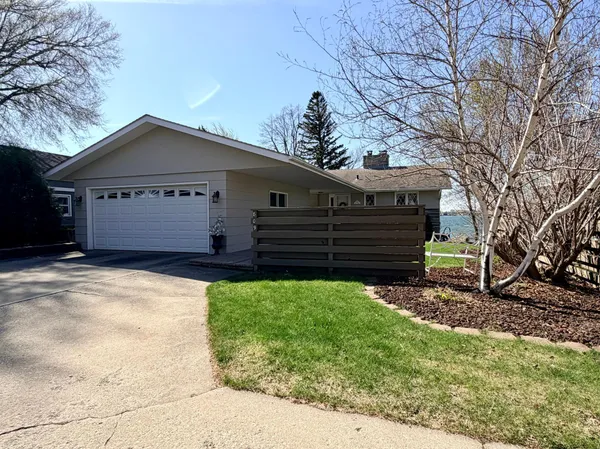 $599,000 | 809 West Lake Avenue, Worthington, MN 56187
