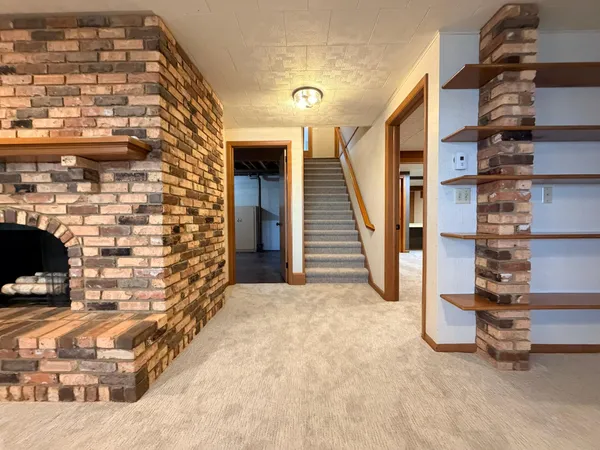 $599,000 | 809 West Lake Avenue, Worthington, MN 56187