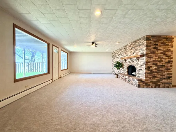$599,000 | 809 West Lake Avenue, Worthington, MN 56187