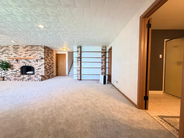 $599,000 | 809 West Lake Avenue, Worthington, MN 56187