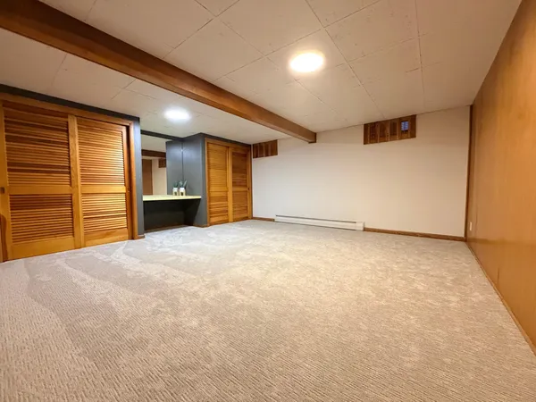 $599,000 | 809 West Lake Avenue, Worthington, MN 56187