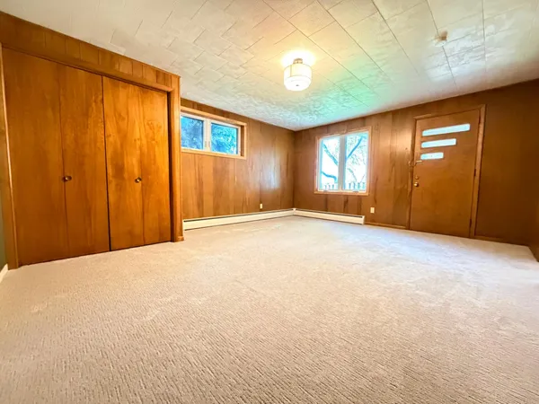 $599,000 | 809 West Lake Avenue, Worthington, MN 56187