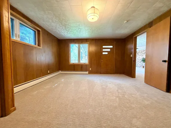 $599,000 | 809 West Lake Avenue, Worthington, MN 56187