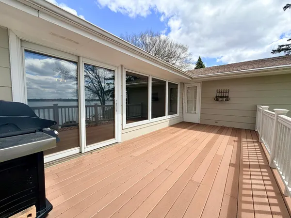 $599,000 | 809 West Lake Avenue, Worthington, MN 56187