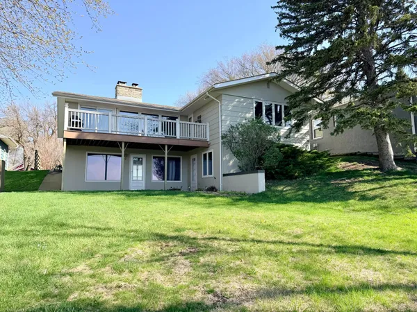 $599,000 | 809 West Lake Avenue, Worthington, MN 56187