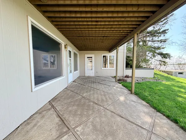 $599,000 | 809 West Lake Avenue, Worthington, MN 56187