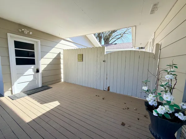 $599,000 | 809 West Lake Avenue, Worthington, MN 56187