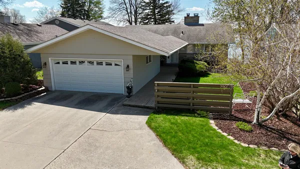 $599,000 | 809 West Lake Avenue, Worthington, MN 56187