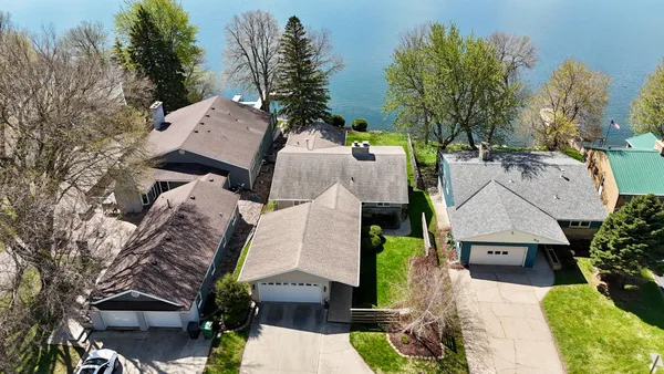 $599,000 | 809 West Lake Avenue, Worthington, MN 56187