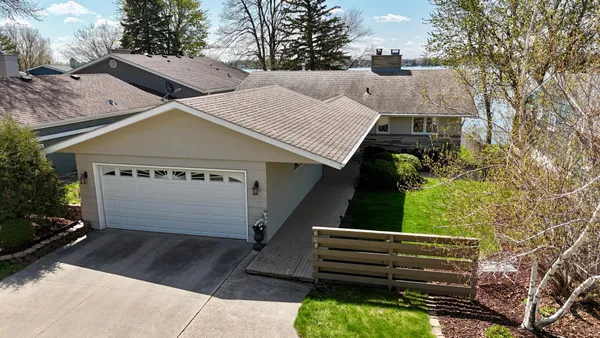 $599,000 | 809 West Lake Avenue, Worthington, MN 56187