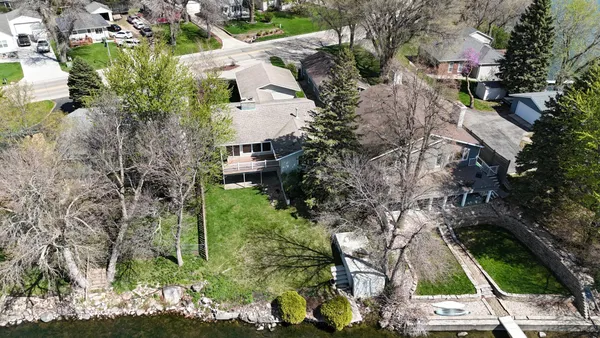 $599,000 | 809 West Lake Avenue, Worthington, MN 56187