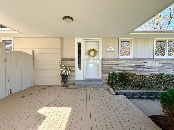 $599,000 | 809 West Lake Avenue, Worthington, MN 56187