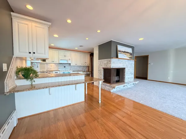 $599,000 | 809 West Lake Avenue, Worthington, MN 56187
