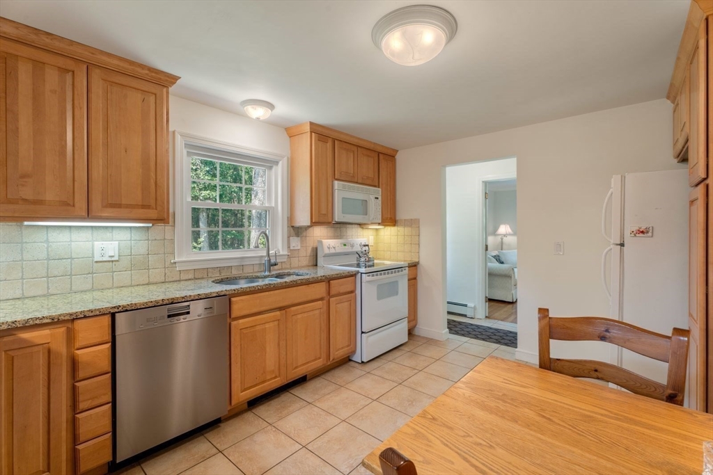 113 Newbridge Road Sudbury, MA 01776 - Photo 13 of 42