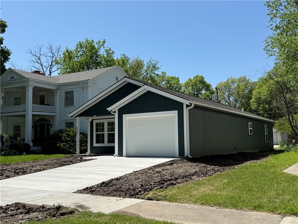 220 South Locust Street Ottawa, KS 66067 - Photo 3 of 28