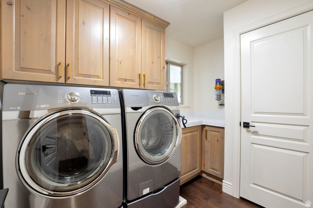 577 South Ridge Top Lane East North Salt Lake, UT 84054 - Photo 22 of 57 Well-appointed laundry room with extensive cabinetry, countertop workspace, and additional storage.