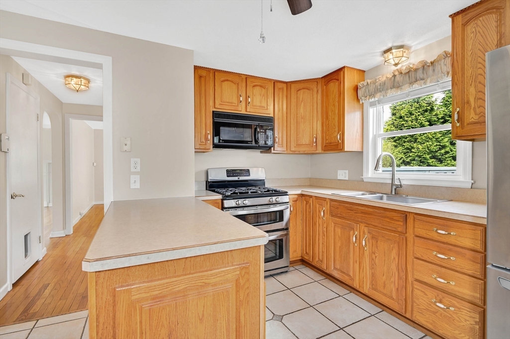 44 Woodward Road West Springfield, MA 01089 - Photo 9 of 33 Gallery Image 9