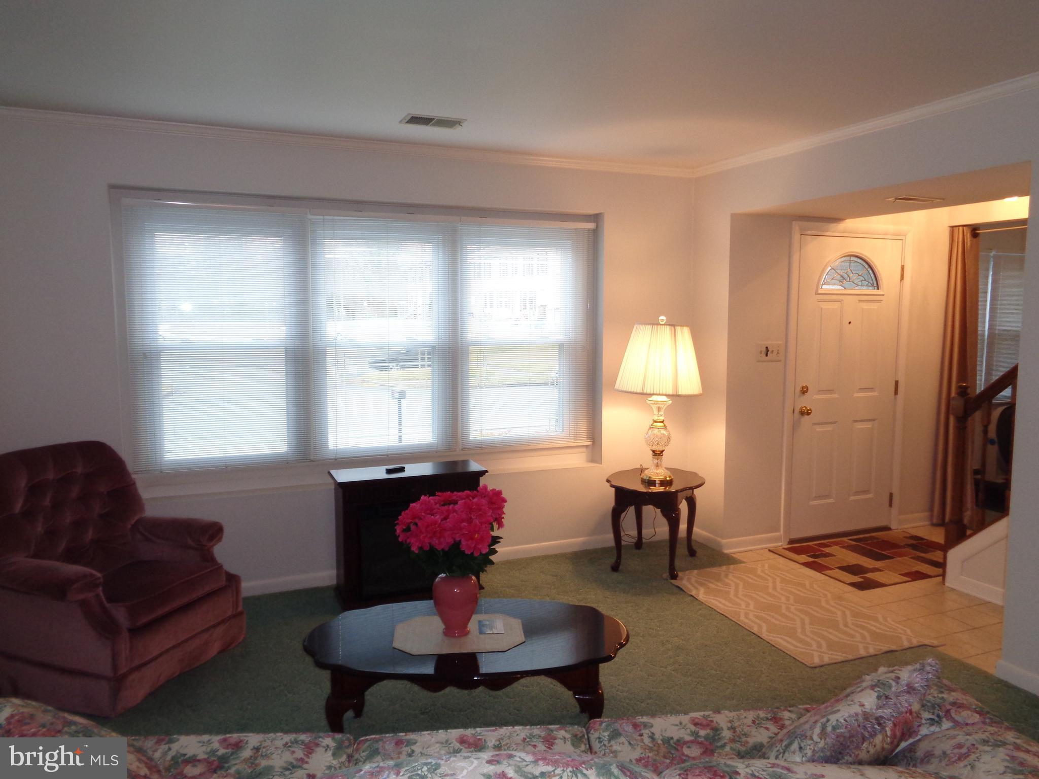 5735 Van Dyke Road Baltimore, MD 21206 - Photo 3 of 34 Living Room