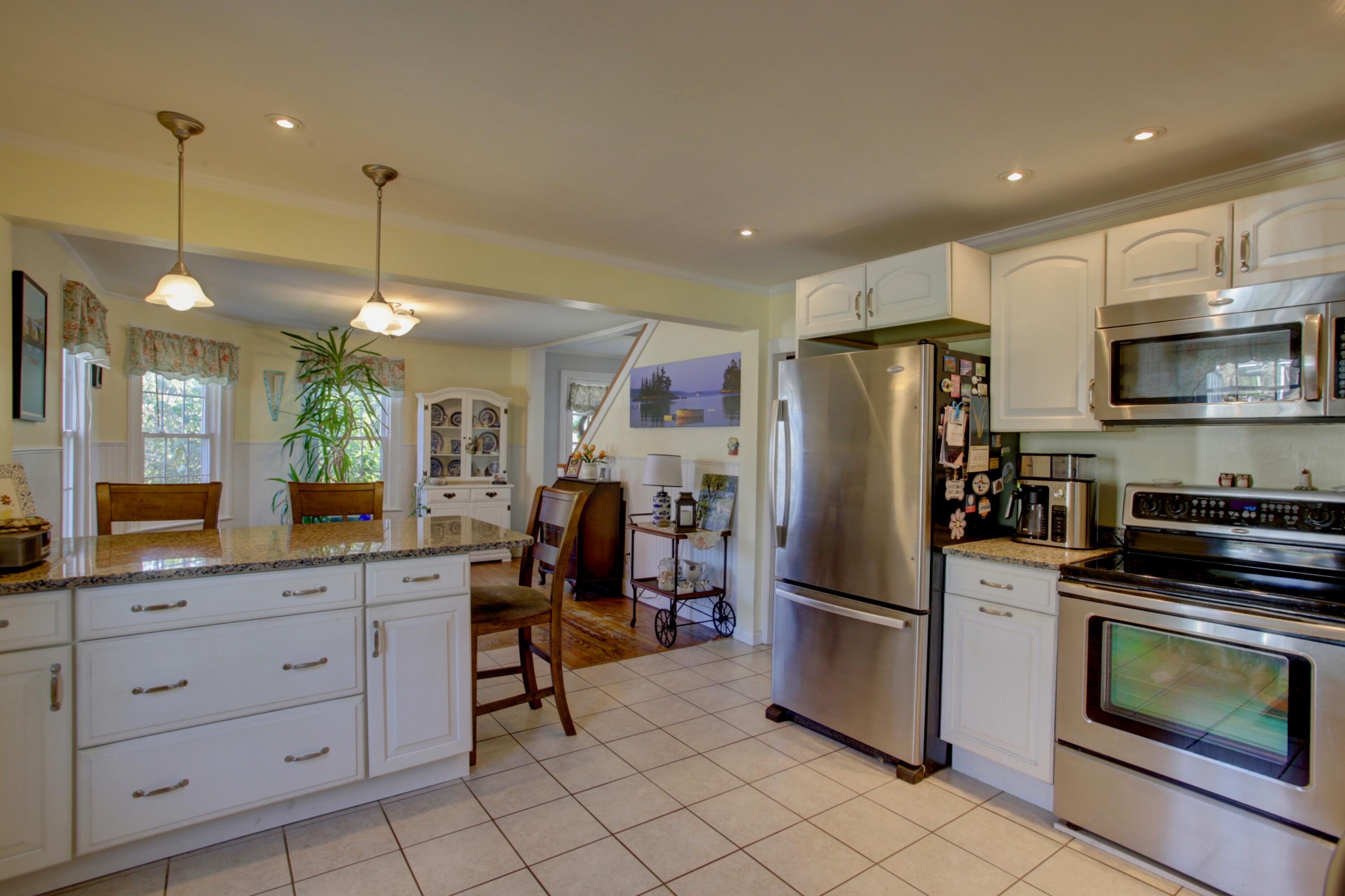 44 Myrtle Avenue South Portland, ME 04106 - Photo 4 of 39 61