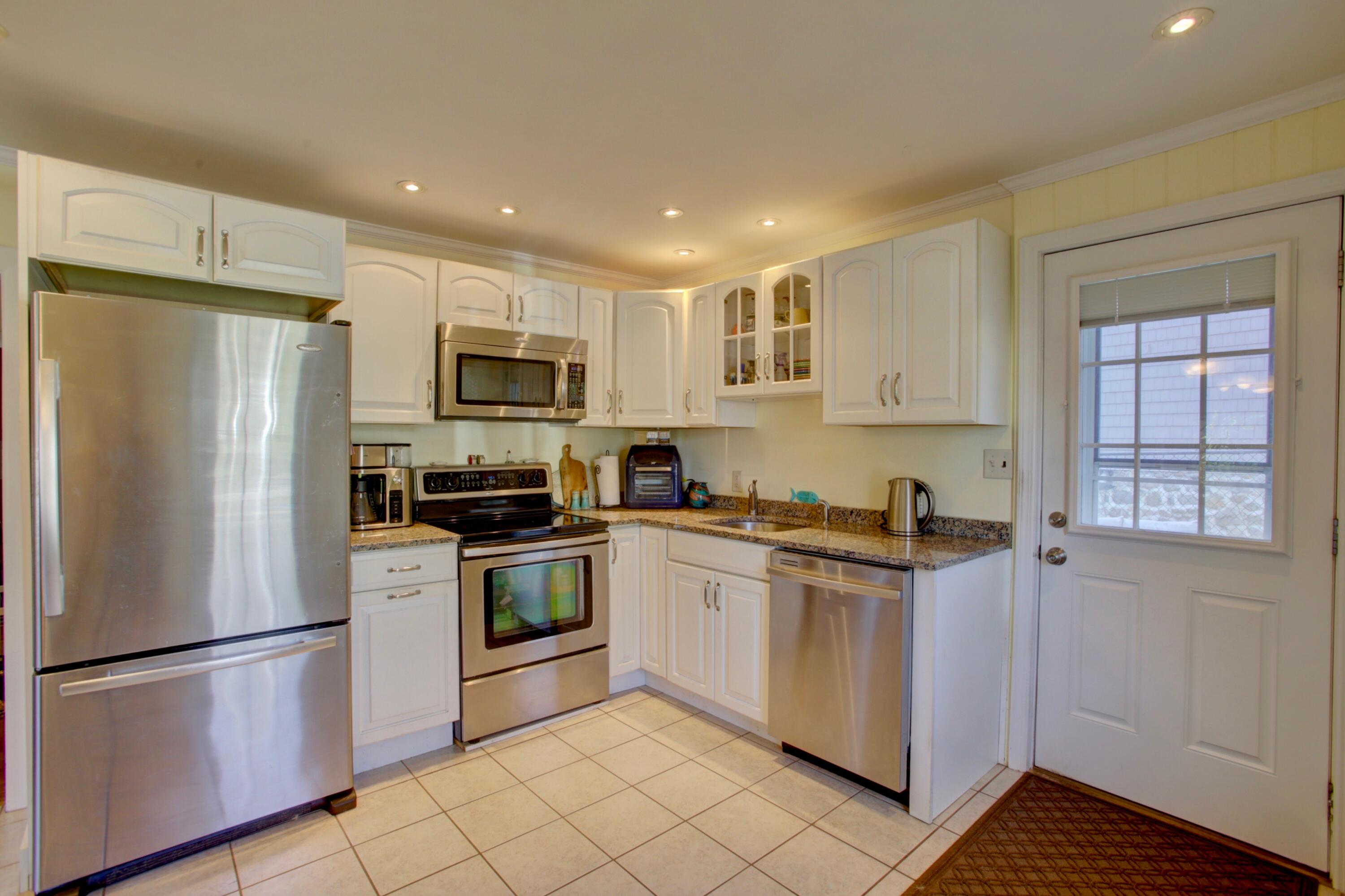 44 Myrtle Avenue South Portland, ME 04106 - Photo 6 of 39 63