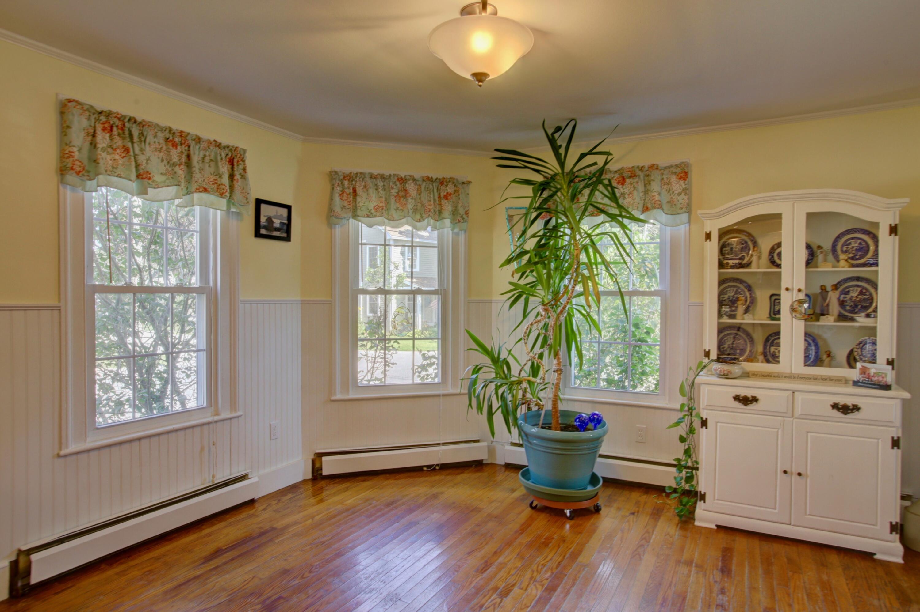 44 Myrtle Avenue South Portland, ME 04106 - Photo 9 of 39 56