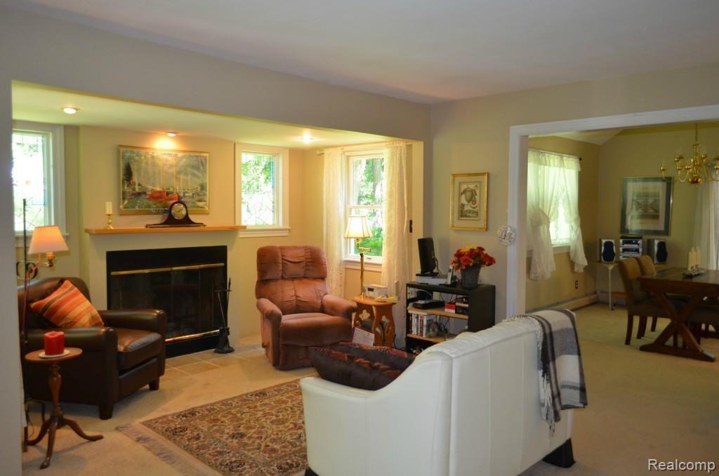 7034 Ridgewood Road Clarkston, MI 48346 - Photo 20 of 50 Living Room 2.jpg