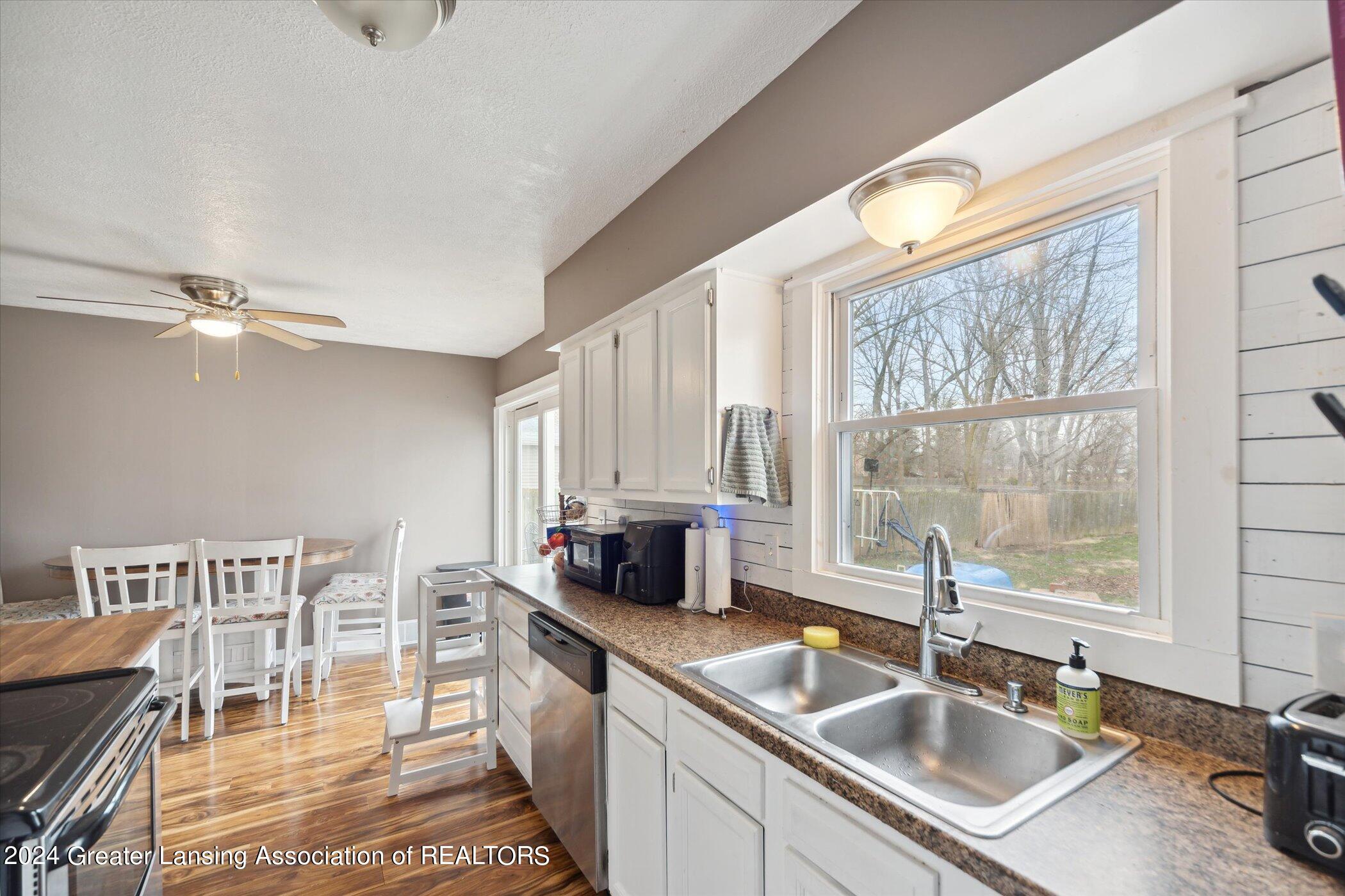 3611 Pleasant Grove Road Lansing, MI 48910 - Photo 10 of 26 12-3611-Pleasant-Grove-Rd-Lansing-MI-489