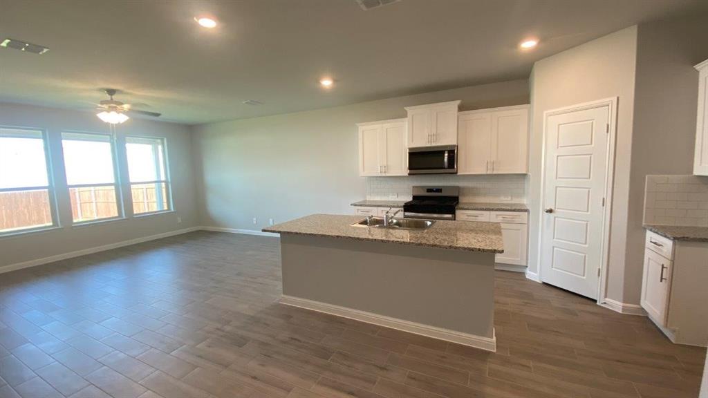 1216 Marsha Lane Decatur, TX 76234 - Photo 2 of 31